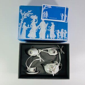 RARE !Wedgwood Cameo Tea Set in White4 decorative ornaments: Mini Set Christmas